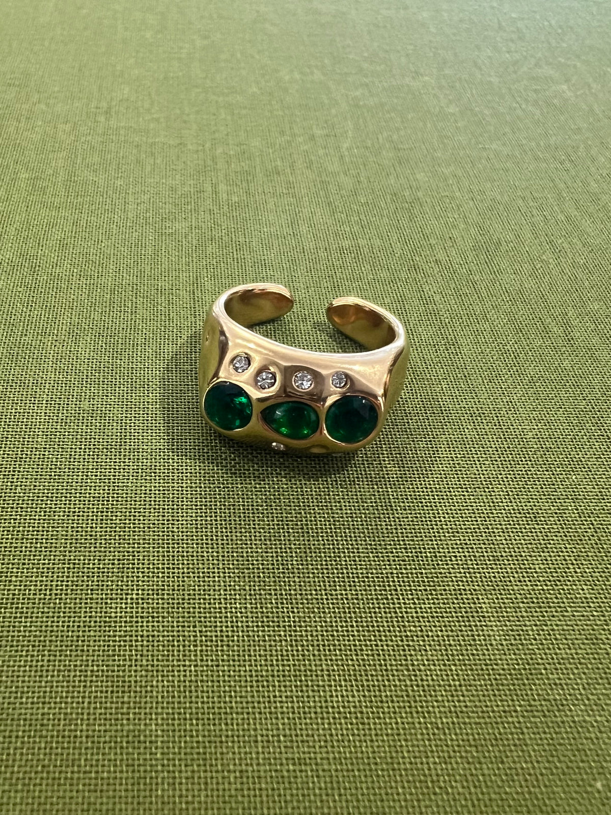 The Nysa Ring