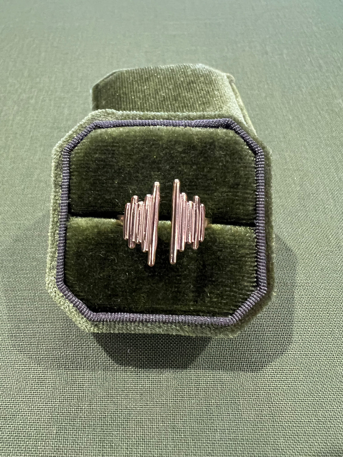 The Acantha Ring