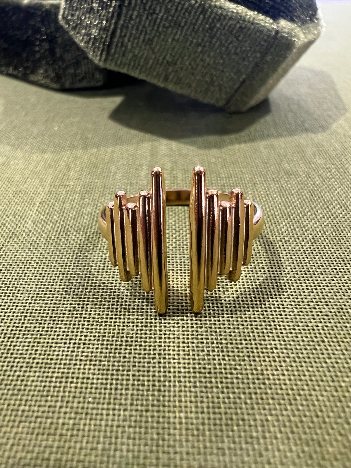 The Acantha Ring